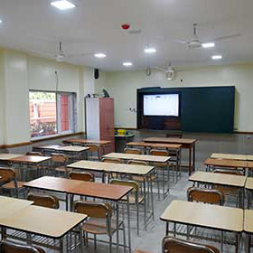 Modern and Spacious classrooms with smart class facility